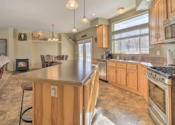 Charming Vacation W/ Mtn Views! *