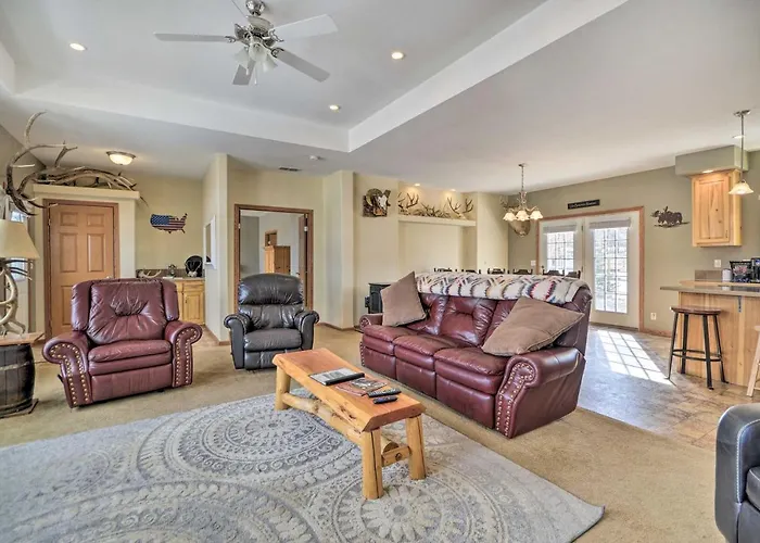 Charming Vacation W/ Mtn Views! Holiday home Cody