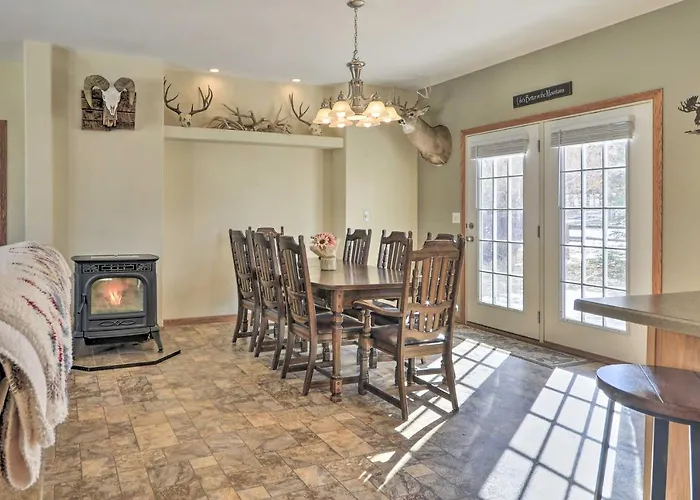 Charming Vacation W/ Mtn Views! Holiday home *