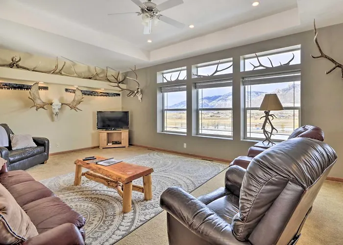 Charming Vacation W/ Mtn Views! Holiday home