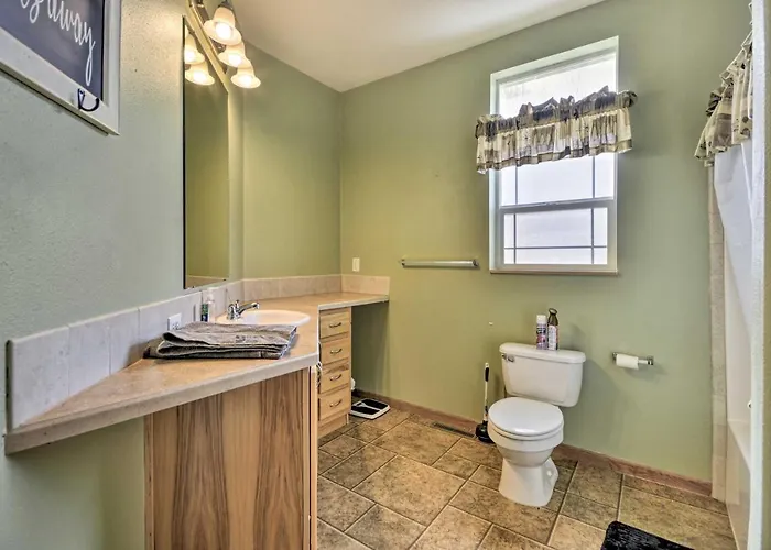 Charming Vacation W/ Mtn Views! Holiday home *