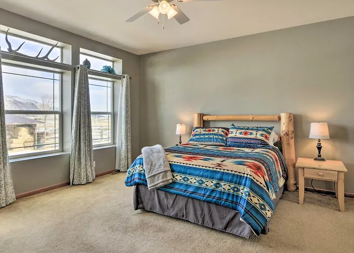 Holiday home Charming Vacation W/ Mtn Views! *