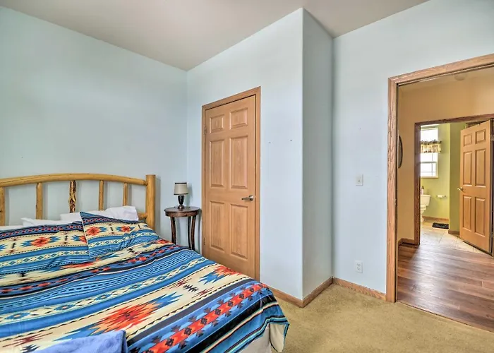 Charming Vacation W/ Mtn Views! Holiday home Cody