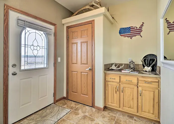 Charming Vacation W/ Mtn Views!