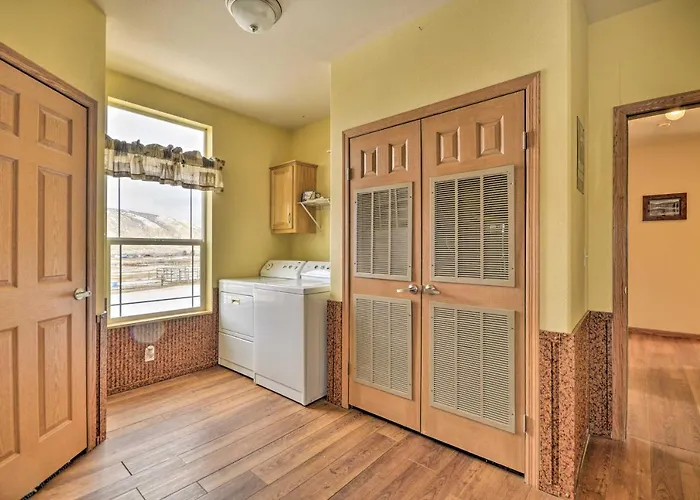 Hébergement de vacances Charming Vacation W/ Mtn Views! *